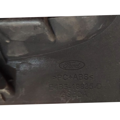MOLDURA TABLERO (RADIO) FORD FIGO 2015 AL 2018 SEDAN/HATCHBACK C/REJILLA P/AIRE INT CENT DEL DESMONTADO ORIGINAL COD. E4B5-18835-D