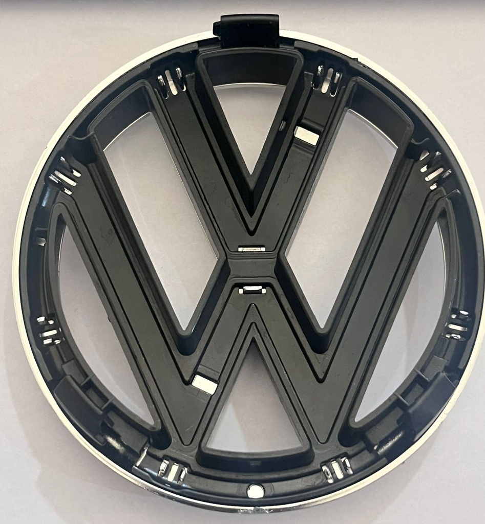 INSIGNIA (EMBLEMA) PARRILLA VOLKSWAGEN VENTO 2013 AL 2015