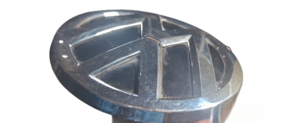 INSIGNIA ORIGINAL PARRILLA VOLKSWAGEN GOL 2015 AL 2016/ SAVEIRO 2010 AL 2016 13 X 13 CM D-1