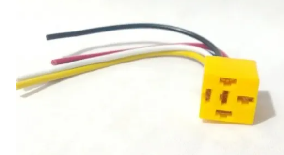 ARNES CONECTOR RELEVADOR UNIVERSAL 5 PINES 1 PZA