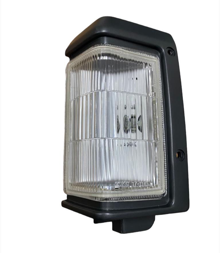 CUARTO ESQUINA (PUNTA) NISSAN PU D21 87-89 BCO F/GRIS IZQ TYC (128876) ****A