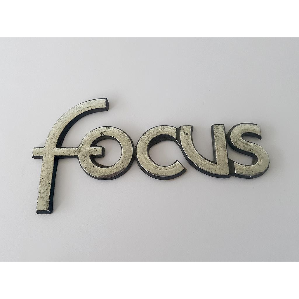 INSIGNIA ORIGINAL FORD FOCUS LETRAS TRAS ( F-160)