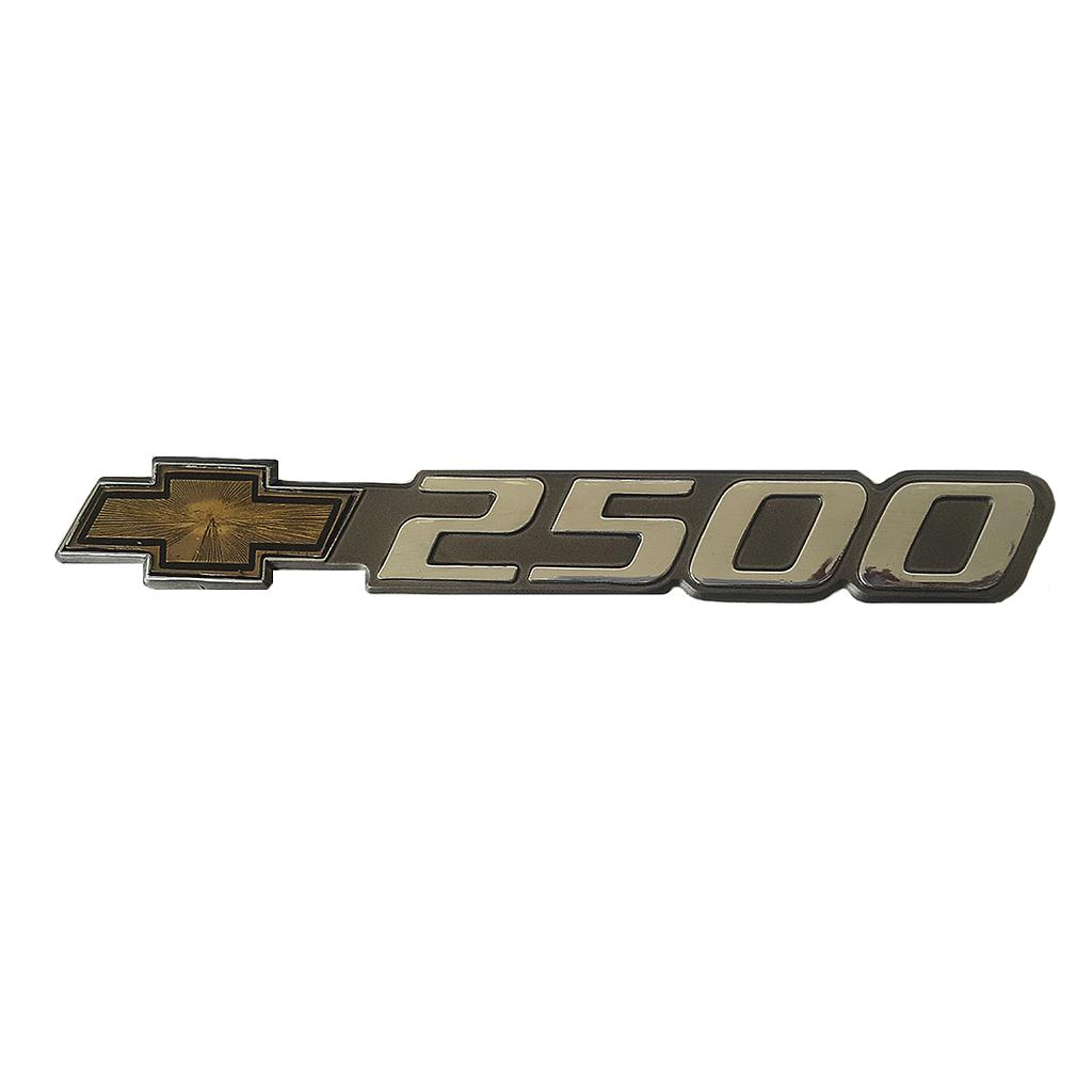 INSIGNIA ORIGINAL LETRAS LAT 2500 CHEVROLET CHEYENNE/SILVERADO DE 1999 AL 2007 C/ADHERIBLE 23X3.2CM CROM ( C-071)