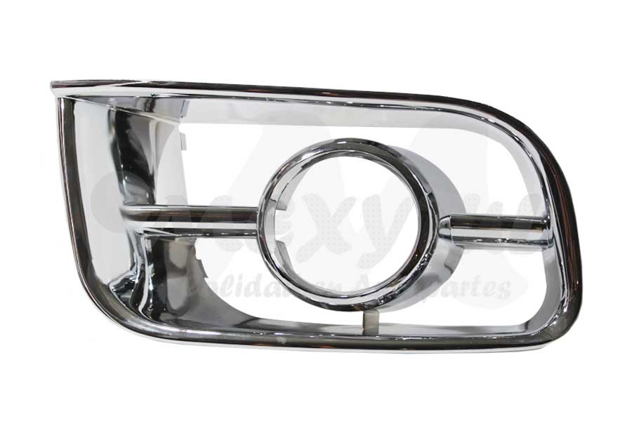 REJILLA (PARRILLA) DEFENSA TOYOTA HIACE DE 2005 AL 2015 CROM P/FARO AUX DER (130583) EX+