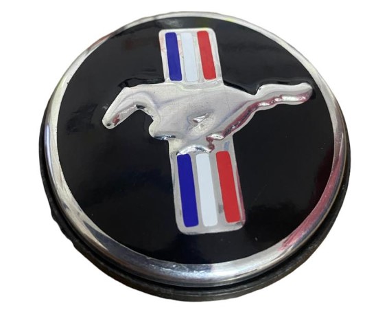 TAPON RIN CENTRO FORD MUSTANG FONDO NEG/CROM 1 PZA