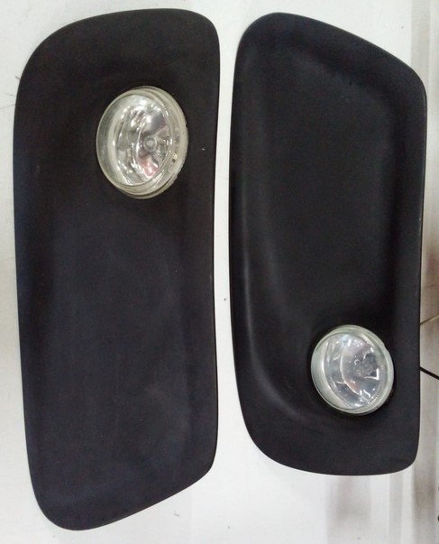 PARRILLA (REJILLA) JGO VOLKWAGEN JETTA 92-98 A2 FIBRA DE VIDRIO C/FARO AUX