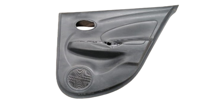 TAPA PUERTA NISSAN VERSA 2013 AL 2018 S/TAPA JALADERA TRAS DER USADA ORIGINAL D-2