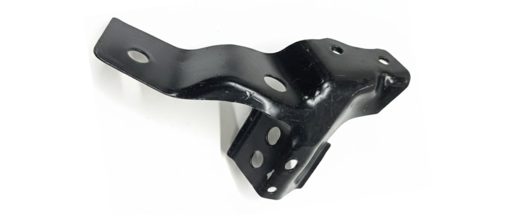 BRACK (BRAZO) DEFENSA VOLKSWAGEN CROSSFOX 2004 AL 2014 SOPORTE DEL DER ORIGINAL COD. 5Z0-821-142