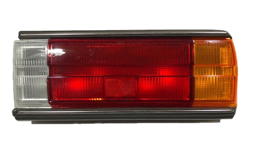 [NIDAT82CALR] CALAVERA NISSAN DATSUN SEDAN 1982 AL 1984 DER HGO N3  (154791)EX+