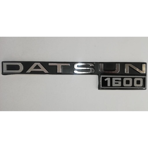 [DA16NISINLENGL] INSIGNIA ORIGINAL LETRAS NISSAN DATSUN 1600 NEG LAT ( N-042)
