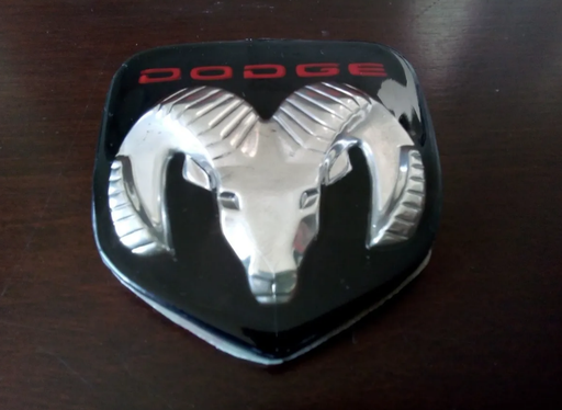 [7EMC] INSIGNIA ORIGINAL PARRILLA DODGE RAM/PU DE 1994 AL 2001