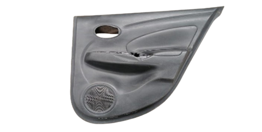 [82922-3AN1A] TAPA PUERTA NISSAN VERSA 2013 AL 2018 S/TAPA JALADERA TRAS DER USADA ORIGINAL D-2