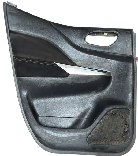 [TANI-FR16-42] TAPA (PANEL) PUERTA NISSAN FRONTIER/NP300  2016 AL 2024 C/SEGURO ELEV TRAS IZQ ORIGINAL USADO